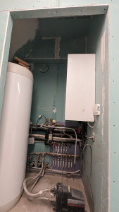 Photo de galerie - Plomberie générale, installations sanitaires, cuvette suspendue.