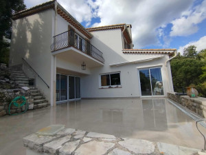 Photo de galerie - Bonjour, je suis entrepreneur en bâtiment. Je sais peindre, enduire, carreler et peindre les extérieurs. J'ai 10 ans d'expérience. Si vous êtes intéressé, n'hésitez pas à me contacter par message privé.