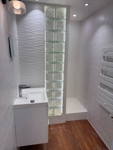 Photo de galerie - Fabrication de paroi de douche personnalisée 