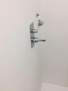 Photo de galerie - Beton cire mur salle de bains 