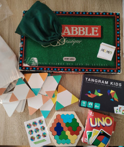 Photo de galerie - Je propose des activités adaptées aux besoins et aux envies de chacun :
Activités cognitives : jeux de société, exercices de mémoire, puzzles