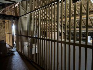 Photo de galerie - Création d’un claustra pour la séparation d’un grenier.