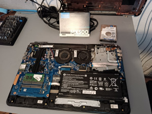 Photo de galerie - Préparation remplacement disque dur mécanique par disque dur SSD