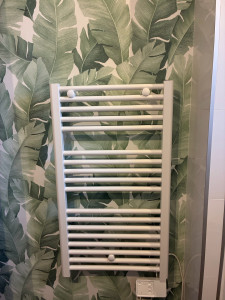 Photo de galerie - Pose de sèche serviette / radiateur 