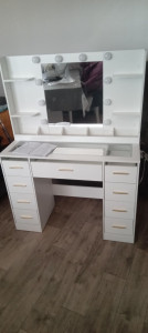 Photo de galerie - -montage coiffeuse 