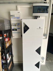 Photo de galerie - Pose de batterie bourgeois globale avec onduleur centralisé et panneaux 6kw