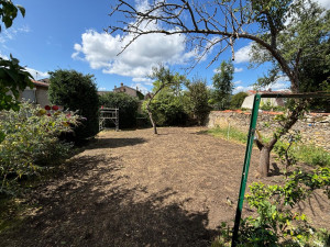 Photo de galerie - Débroussaillage, tonte et aménagement du jardin 