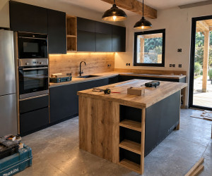 Photo de galerie - Pose de cuisine 
salle de bain 
dressing 
placard.....