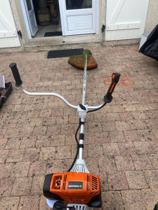 Photo de galerie - Débroussailleuse