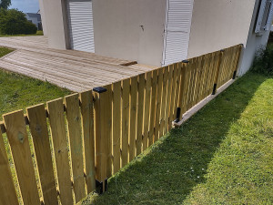 Photo de galerie - Création d’une barrière bois avec ouvrant