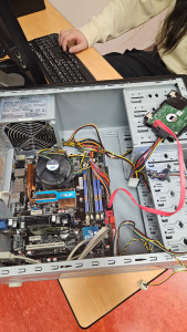 Photo de galerie - Montage d'un pc-serveur