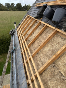Photo de galerie - Rénovation thermique, remplacement d'une ancienne laine de verre en toiture par une nouvelle laine de roche sur la commune de Marsac sur Don