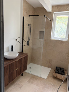 Photo de galerie - Pose du meuble et de vasque ainsi que du Robin 