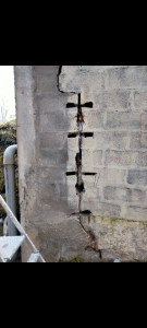Photo de galerie - Réparation fissure sur façade avec agrafe