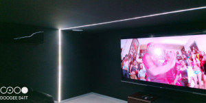 Photo de galerie - Installation de home cinéma 
écran, Haut parleur encastrable, amplificateur,ect