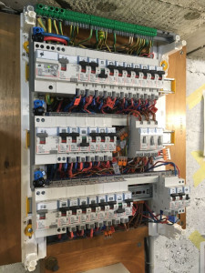 Photo de galerie - Replacement de l’ancien tableau et adapté la nouvelle tableau avec la nouvelle génération des disjoncteurs