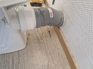Photo de galerie - Réparation pipe wc avec angle d'évacuation  compliqué 