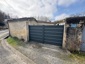 Photo de galerie - Nous avons réparé un portail dont les fixations étaient arrachées des pierres de taille. ✅ Travail soigné, respect de l’authenticité du bâti ancien, et sécurité totale du portail assurée. #Maçonnerie #Rénovation #Portail #PierreDeTaille #SavoirFaire