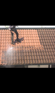 Photo de galerie - Nettoyage de toiture à haute pression 