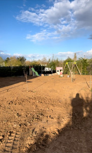 Photo de galerie - Réglage du niveau d’un terrain à la mini pelle 