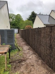 Photo de galerie - Pose d'une clôture rigide avec pose de brande