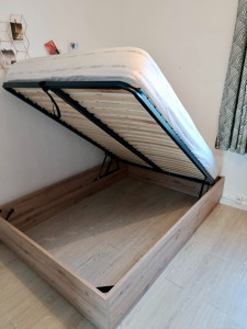 Photo de galerie - Montage (lit coffre) 