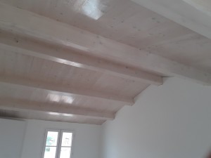 Photo de galerie - Lasure blanche au plafond sur l'ile de Ré