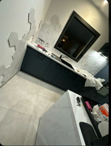 Photo de galerie - Réalisation de crédence carreaux hexagone