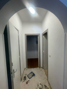 Photo de galerie - Peinture murs plafond et contour de porte 
