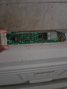 Photo de galerie - Changement de carte electronique de congelateur.