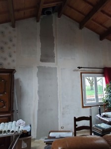 Photo de galerie - Reprise du mur après élimination du conduit de cheminée 
