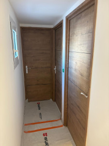 Photo de galerie - Pose des portes chantier portovecchio