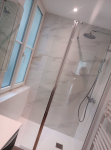 Photo de galerie - Salle de bain moderne – travail soigné, précision dans les détails et finitions impeccables. 