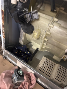 Photo de galerie - Remplacement pompe de vidange lave linge 