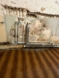 Photo de galerie - Je passe mes tuyaux de arrive d’eau froide et chaude et évacuation de pvc  pour la cuisine 