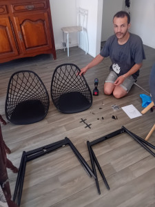 Photo de galerie - Montage des chaises 