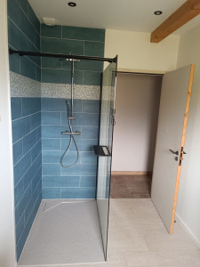 Photo de galerie - Installation d'une douche complète.


