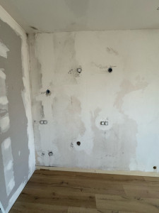 Photo de galerie - Installation de prises et d’interrupteur pour future cuisine.