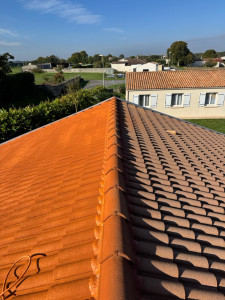 Photo de galerie - Bonjour voici un nettoyage et mise en peinture d’une toiture, tuile béton