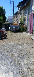 Photo de galerie - Après deserbage a la main d'une cour gravillonnée.