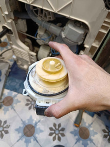 Photo de galerie - Changement d'une moteur de lavage HS