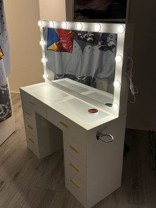 Photo de galerie - Coiffeuse 