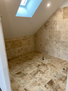 Photo de galerie - Salle de bain en travertin 