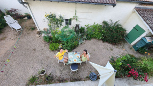 Photo de galerie - GRAVEL GARDEN
•
Réalisation d'un jardin sur une ancienne cours totalement minéralisée, anciennement traitée au glyphosate.

- Sol vivant
- Plantation, boutures et semis 
- Taille raisonnée
- Broyage et paillage avec les déchets de taille
- Compostage