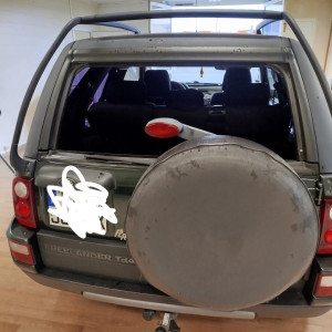 Photo de galerie - Changement de la lunette arrière sur ce freelander 