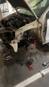 Photo de galerie - Changement d’un élément sur le véhicule 