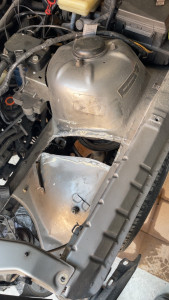 Photo de galerie - Découpage passage de roue Avg, car rouille perforante présente