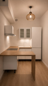 Photo de galerie - Pose d’une cuisine complète + création d’un bar 