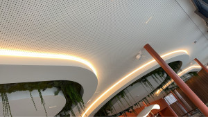 Photo de galerie - Installation de leds sur mesure dans un restaurant Giuliano 