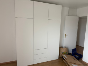 Photo de galerie - Montage d’un dressing IKEA